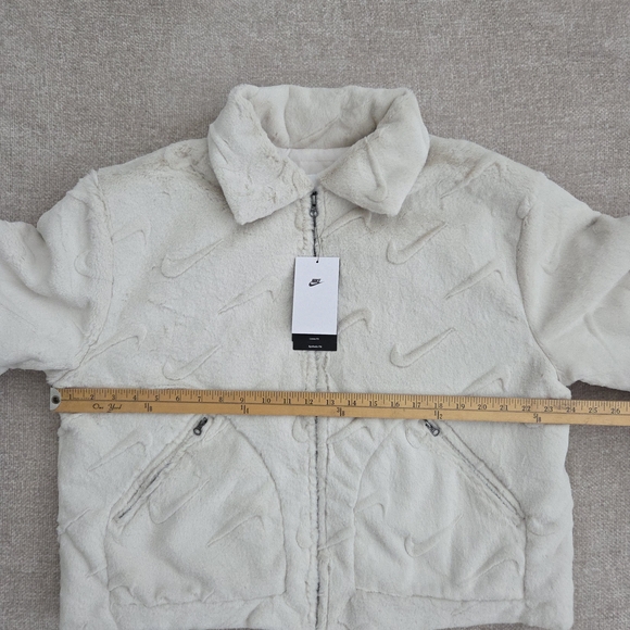 Nike Women's Sportswear Essentials Printed Plush Faux Fur Jacket Size Large - Picture 6 of 6